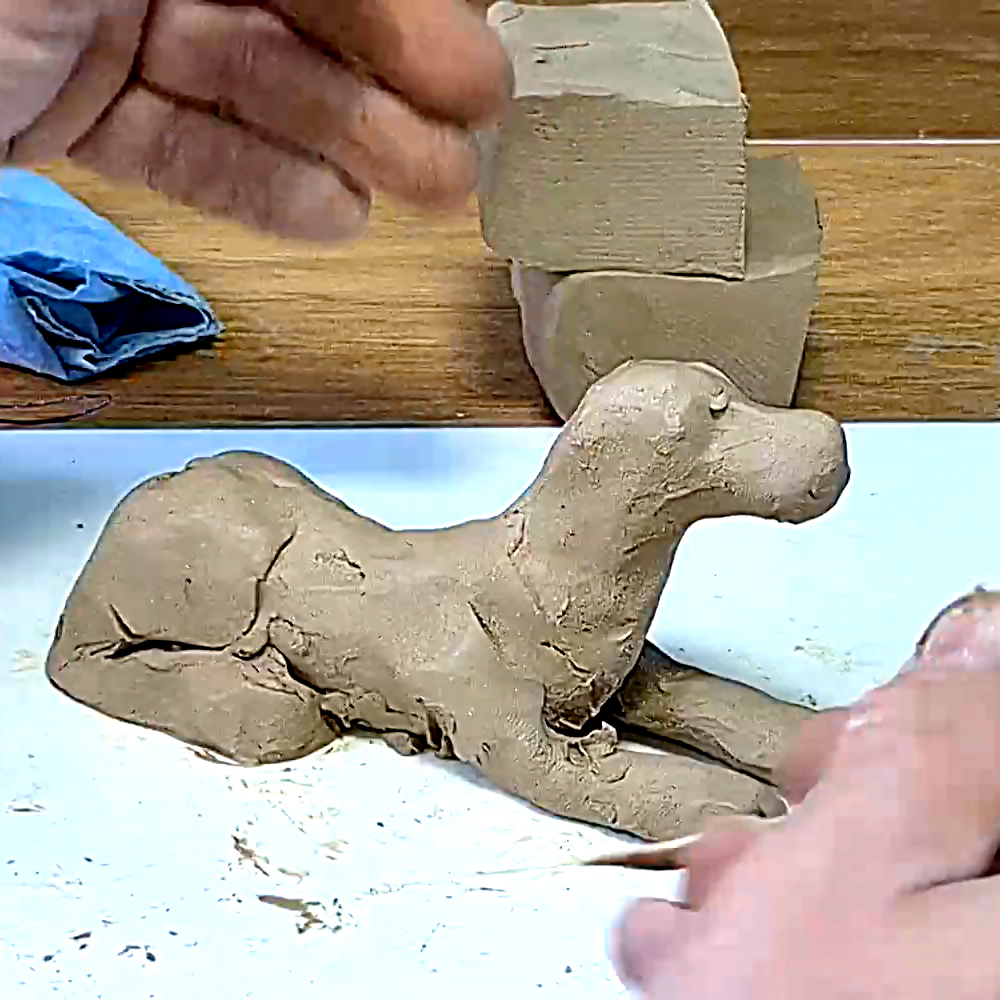 Скульптура собаки из натуральной глины