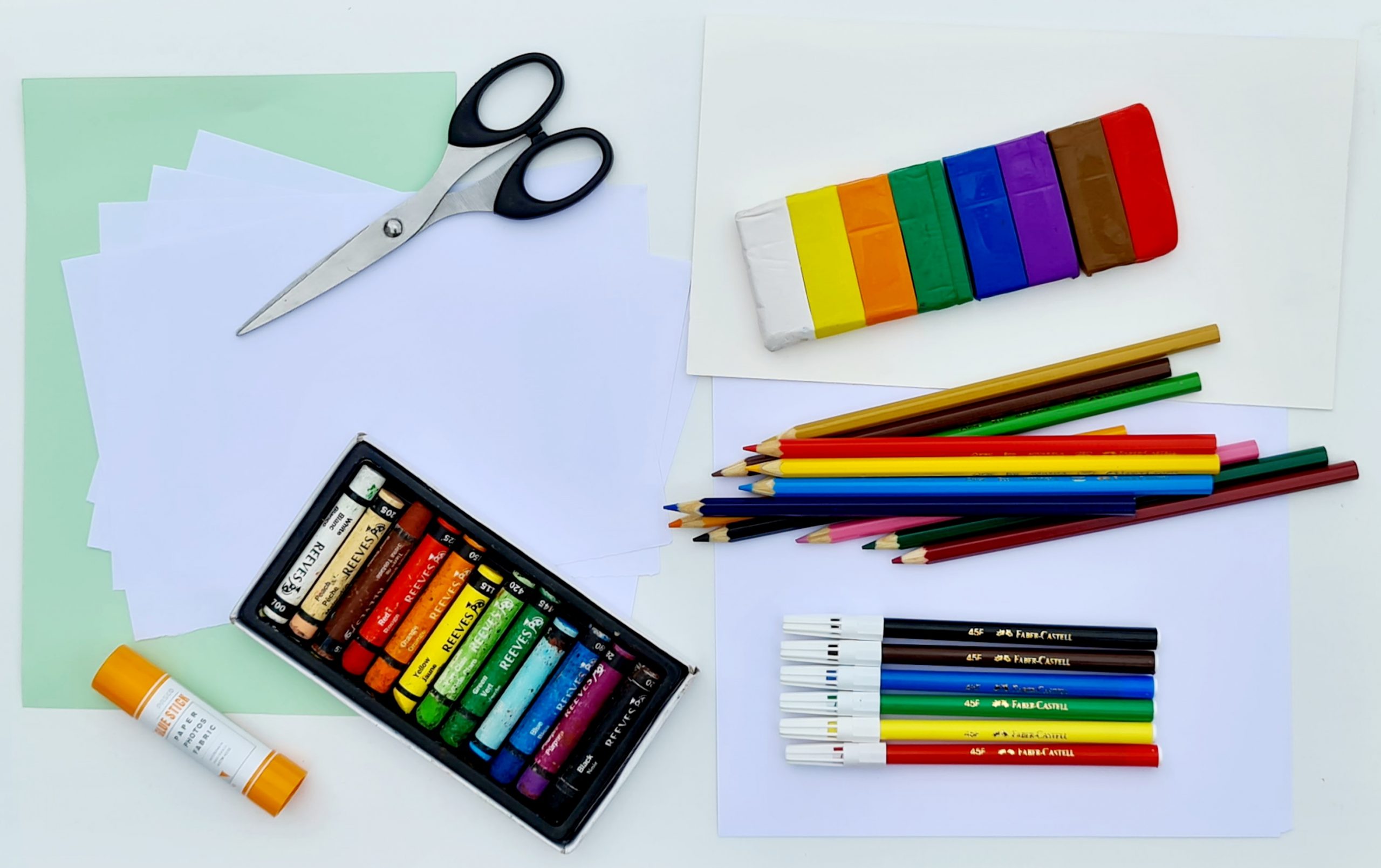 Dessiner avec des crayons de couleur Betzfar - une maison pour étudier la  peinture, la sculpture et le dessin Charkov