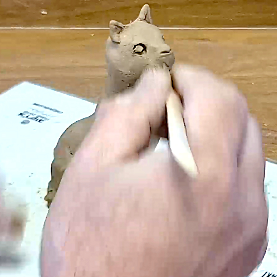 Скульптура кота из натуральной глины
