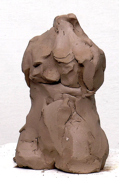 Ejercicio de escultura de torso femenino